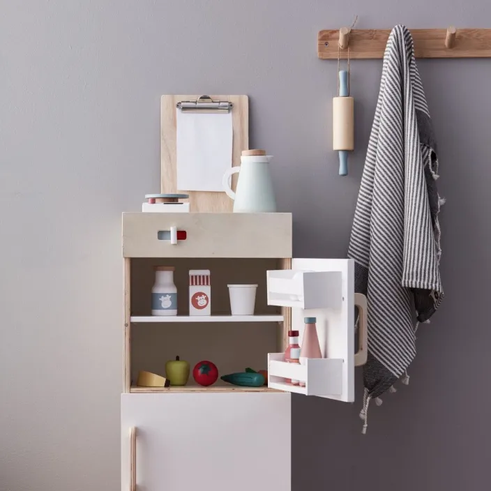 Kinder-Kühlschrank aus Holz