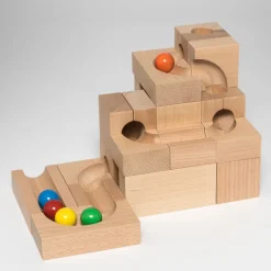 Kugelbahn aus Holz
