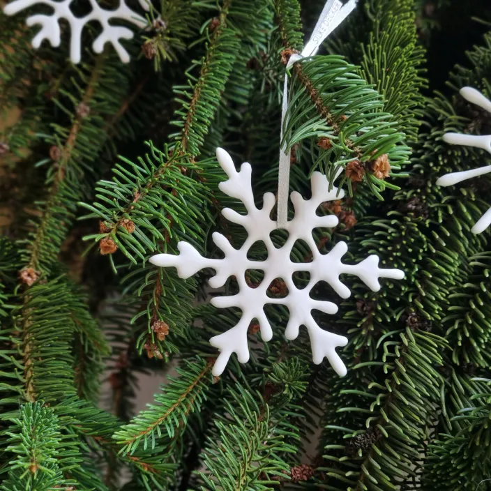 Porzellan Schneekristalle, 6er Set verschiedener Größen