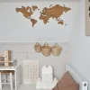 Selbstklebende Weltkarte aus Holz